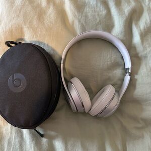 Beats White Wireless Headphones with Case